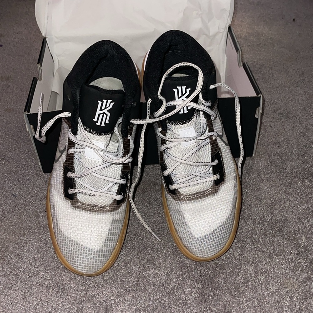 Kyrie flytrap IV - Picture 2 of 4